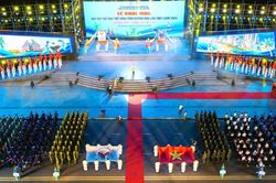 Hơn 5.000 người dự Đại hội Thể dục thể thao bên bờ vịnh Nha Trang