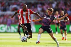 Chi gần 500 triệu USD mua cầu thủ, Tottenham vẫn thảm bại 0-3 trước Brentford