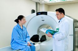 Chuyên gia ung bướu: Nhiều người 'né' đi khám vì sợ phát hiện ung thư