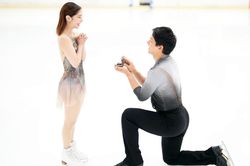 Cặp đôi trượt băng Nhật Bản thông báo đính hôn sau khi lập kỷ lục thế giới