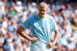 Thoát thua trong 10 phút cuối, Man City thắng Bournemouth 2-1
