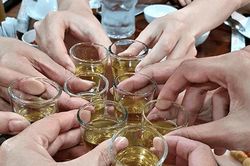 Ph&acirc;n biệt say rượu với ngộ độc methanol