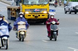 Xử lý nhanh điểm úng ngập tại Đại lộ Thăng Long