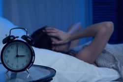 4 tác hại của thức khuya, thiếu ngủ kéo dài