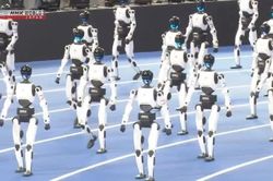 Robot Trung Quốc vượt kỷ lục thế giới chạy nước rút 100 mét của Usain Bolt
