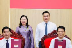 Ninh B&igrave;nh: B&agrave;n giao c&ocirc;ng t&aacute;c d&acirc;n vận sang Ủy ban Mặt trận Tổ quốc tỉnh Ninh B&igrave;nh