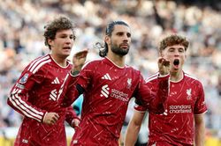 Kịch bản nghẹt thở phút 90+9 giúp Liverpool thoát thua