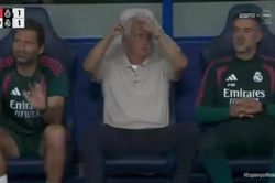 Mourinho khó chịu với Alexander-Arnold