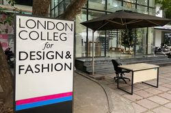 Vụ 'Học viện Thời trang London': Trường d&ugrave;ng 5 t&ecirc;n để quảng c&aacute;o