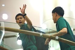 Tuyển Thái Lan về tới khách sạn lúc gần 22h