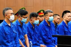 Cựu Thứ trưởng Nguyễn Bá Hoan lĩnh 12 năm tù, nộp và bị thu giữ 20,8 tỉ đồng
