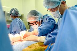 Tái tạo đường ăn cho người bệnh mất dạ dày do uống nhầm thuốc tẩy bồn cầu