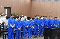 Tuyên phạt cựu Thứ trưởng Nguyễn Bá Hoan 12 năm tù về tội ' Nhận hối lộ'