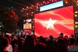 [Video] Lễ chào cờ đầy xúc động ở hai đầu cầu của chương trình 'Tổ Quốc trong tim' 2026
