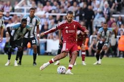 Bóng đá châu Âu: Liverpool thoát thua phút 99, Barcelona thắng đậm, PSG ngược dòng nghẹt thở