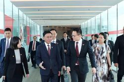 Thường trực Ban B&iacute; thư Trần Cẩm T&uacute; bắt đầu thăm ch&iacute;nh thức Cộng h&ograve;a Singapore