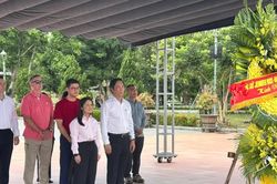 Đại sứ Hoa Kỳ tại Việt Nam dâng hương tại Thành cổ Quảng Trị