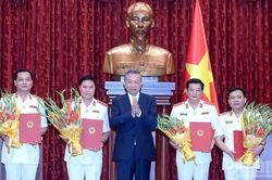 Trao quyết định bổ nhiệm chức danh Kiểm sát viên Viện Kiểm sát nhân dân tối cao