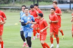 Đội tuyển Việt Nam trở lại tập luyện, tập trung cho trận chung kết lượt về