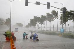 Thời tiết hôm nay (24-8): Bão số 4 cách Quảng Ninh khoảng 140km, Bắc Bộ mưa rất to