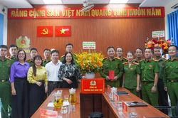 Khen thưởng lực lượng tham gia phá nhanh 2 vụ trộm tài sản trị giá hơn 600 triệu đồng