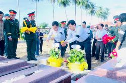 Truy điệu, an táng 4 hài cốt liệt sĩ trong chiến dịch '500 ngày đêm'