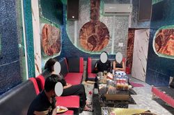 'Con nghiện' quẩy trong quán karaoke