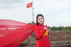 'Nữ ca sĩ tỷ view' Duyên Quỳnh quảng bá nét đẹp về văn hóa, con người của đất nước nhân dịp Quốc khánh 2/9