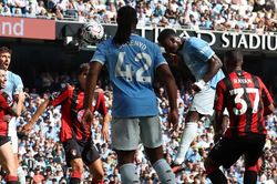 VAR công nhận bàn phút 90+1, Man City thoát hiểm ngoạn mục