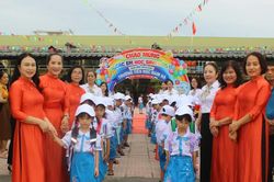 Rộn ràng ngày đầu đến lớp của học sinh lớp 1 Hà Tĩnh