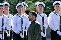 Tổng thống Zelensky hé lộ 'cửa sổ' hòa bình cho Ukraine, đặt cược vào cuối 2026-Hè 2027