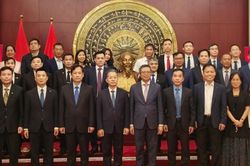 Bí thư Trung ương Đảng, Chánh Tòa án Nhân dân tối cao Nguyễn Văn Quảng thăm, làm việc với Đại sứ quán Việt Nam tại Trung Quốc