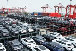 Cùng với Trung Quốc, ô tô nhập khẩu từ Đức và Mỹ tăng đột biến