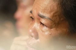 Hình ảnh xúc động tại lễ Vu Lan, nước mắt lăn dài nhớ về cha mẹ đã khuất