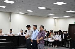 Cựu hiệu trưởng nhận án 3 năm tù trong vụ 'biển thủ tiền A80' của sinh viên
