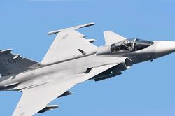 Tiêm kích Saab Gripen của Hungary rơi, phi công thoát nạn