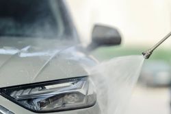 Áp lực nước rửa xe chuẩn để không làm hỏng sơn xe