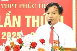 Một trường THPT có hiệu trưởng và 2 hiệu phó xin thôi chức vụ