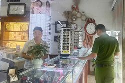 Bán đồng hồ Rolex giả, chủ cửa hàng ở Phú Thọ bị khởi tố