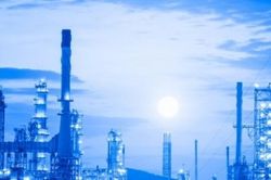 Exxon nhắm đến mảng kinh doanh hóa chất của Shell tại Mỹ