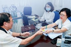 Hạ tuổi hưởng trợ cấp hưu trí từ 75 xuống 70 là cú hích cho 'nền kinh tế bạc'
