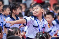 Muôn sắc thái của học sinh lớp 1 ở TPHCM trong ngày đầu đến trường