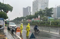 Hà Nội mưa lớn, nhiều 'điểm đen' không còn ngập kéo dài