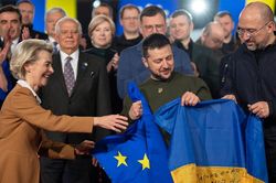EU hứa tài trợ 6,1 tỷ Euro, ông Zelensky nói 'Ukraine sẽ không thất bại'