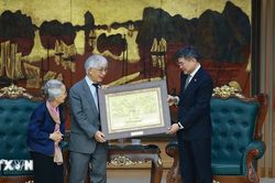 Thủ tướng tiếp Giáo sư Trần Thanh Vân và Giáo sư Lê Kim Ngọc