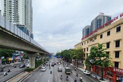 Hình ảnh khác lạ tại 'điểm đen' ngập úng Hà Nội sau trận mưa rả rích nhiều ngày