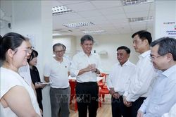 Thường trực Ban Bí thư Trần Cẩm Tú thăm địa điểm tiếp xúc cử tri của Đảng Hành động Nhân dân Singapore