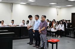 Cựu Hiệu trưởng 'ăn bớt' tiền hỗ trợ A80 của sinh viên lĩnh án 3 năm tù
