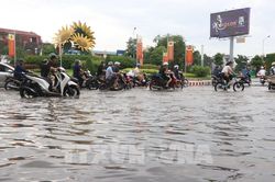 Hải Phòng: Nhiều tuyến phố ngập nặng do mưa lớn