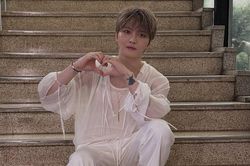 Kim Jae Joong xúc động khi trở lại Music Bank sau 18 năm